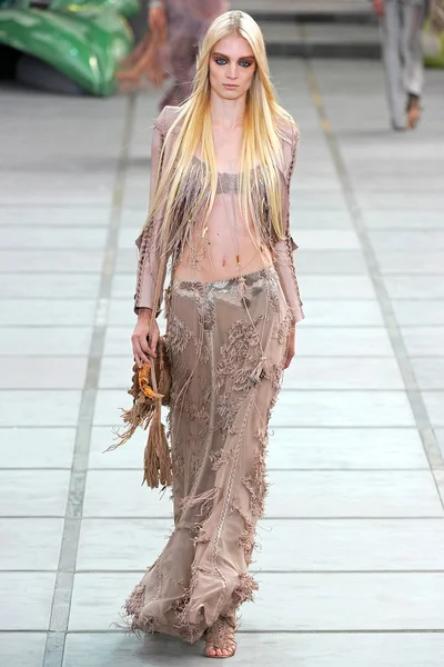 Look 15